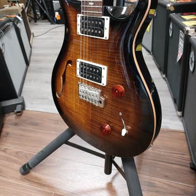 PRS SE Custom 22 Semi-Hollow 2021 - Present - Black Gold Burst image 2