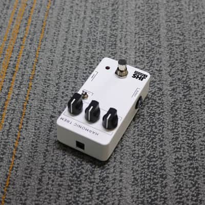 JHS 3 Series Harmonic Trem Guitar Effects Pedal image 3