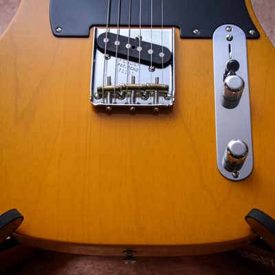 FENDER USA American Vintage '52 Reissue Telecaster "Butterscotch Blonde + Maple" (2011) image 6