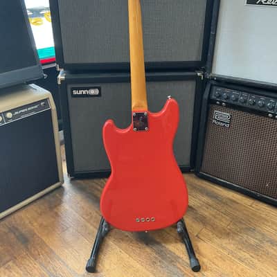 Fender Mustang Bass 2002 - Red image 2