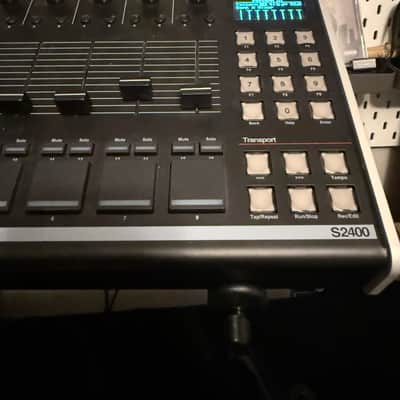 Isla Instruments S2400 Desktop Sampler 2019 - Present - Black image 3