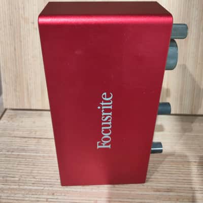 Focusrite Scarlett 2i2 2nd Gen USB Audio Interface 2016 - 2018 - Red / Black image 2