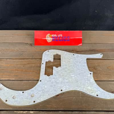 Real Life Relics Aged Precision P Bass® Pickguard White Pearl 3 Ply 13 Hole.   (PGAP1) image 2