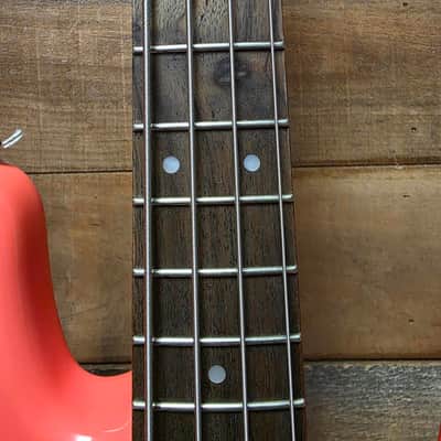 Squier Classic Vibe 60's Jazz Bass - Tahitian Coral image 9