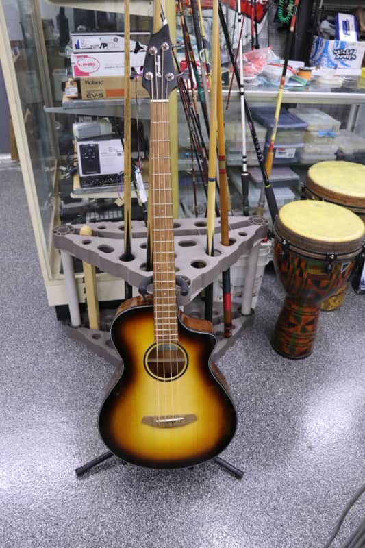 Breedlove Discovery S Concert Bass CE 2021 - Present - Edgeburst image 1