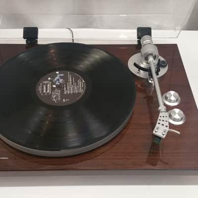 Akai BT500 Belt-Drive Bluetooth Turntable image 4
