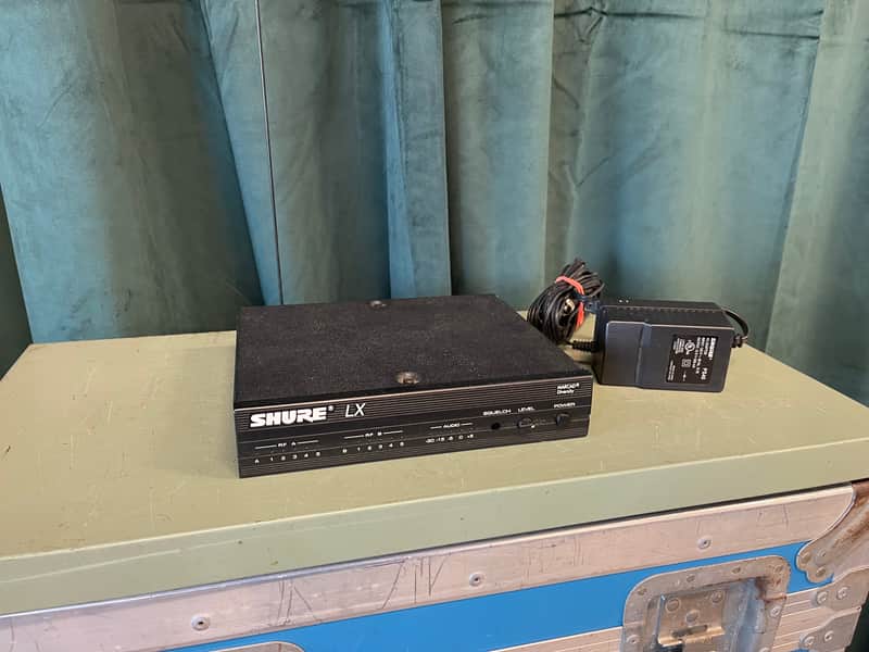 Shure LX4 Wireless receiver image 1