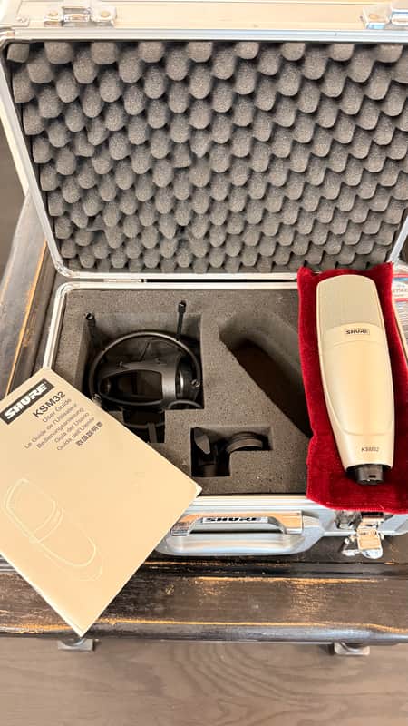 Shure KSM32 / SL Medium Diaphragm Cardioid Condenser Microphone