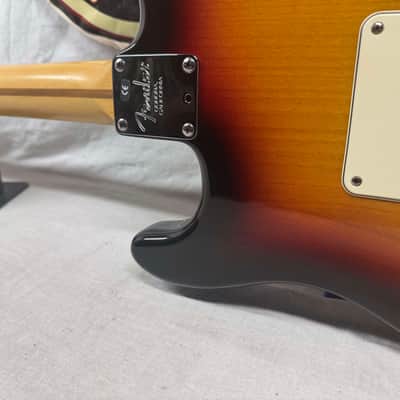 Fender American Stratocaster Guitar with Case 2000 - 3-Color Sunburst / Rosewood fingerboard image 13