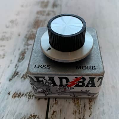 Alchemy Audio "Dead Bat" Dying 9 Volt Battery Simulator Effect Pedal Voltage Sag image 2