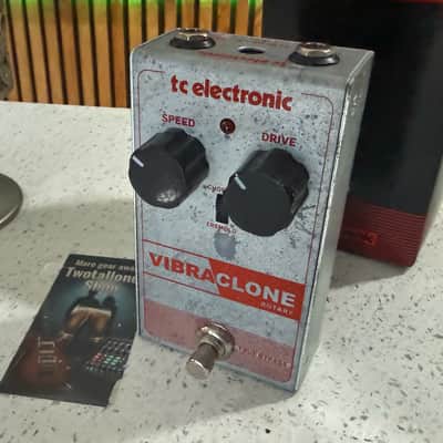 TC Electronic Vibraclone Rotary Speaker Simulator Chorus/Tremolo Pedal w/ Original Box image 4