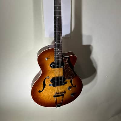 Godin Electric(5th Avenue Kingpin II HB) - Cognac Burst Finish with Case - In-House Adjusted image 2