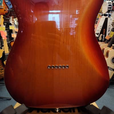 Fender American Deluxe Telecaster w/ Fender Hard Case - Aged Cherry Sunburst image 2