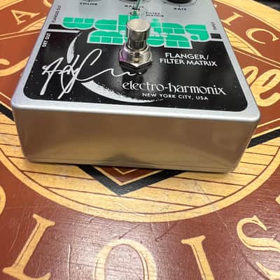 Electro-Harmonix Walking On The Moon Andy Summers Signature Flanger / Filter Matrix 2023 - Present - Silver / Black image 6