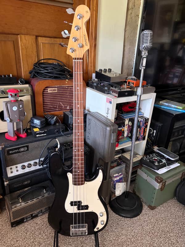 Vintage Splendor (Holly / Tomson) P-Bass - Black image 1