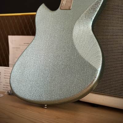 Novo Miris H2 Custom - Relic Ice Blue Metallic Sparkle  Sumpfesche Body, Ebenholz Griffbrett, Fralin PAFs, nur 3,15kg! ​​ 2025 - Ice Blue Metallic Sparkle Aged Relic image 4