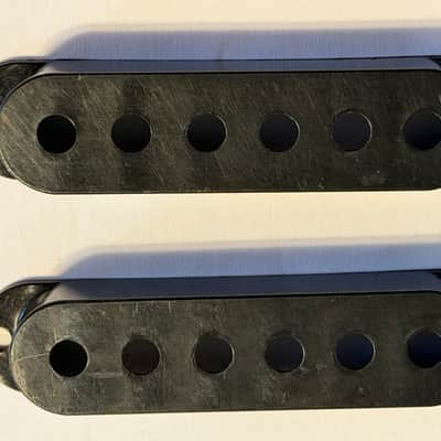 Fender Stratocaster 1979 - Black pickup covers (2) image 1