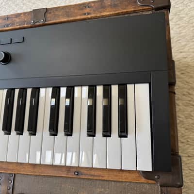 Native Instruments Komplete Kontrol A61 2018 - Present - Black image 4