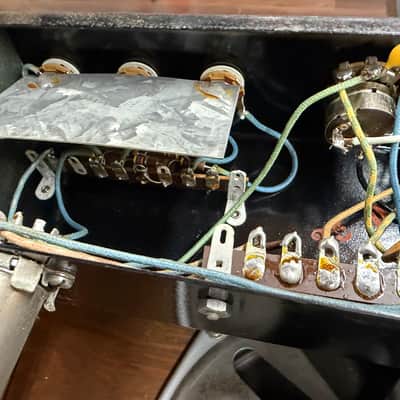 Oahu Valco Made Amp Similer to Champ 1958 - Yellow image 13