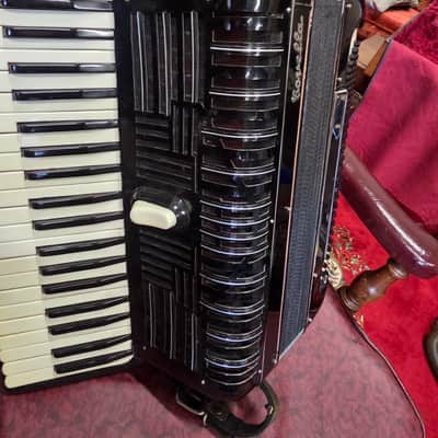 Covella Made In Italy Piano Accordion 41/120 W Straps And Case image 3