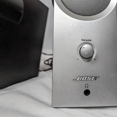 Bose Companion 2 Multimedia Speaker System - 2.1 Channel Computer Speakers image 4