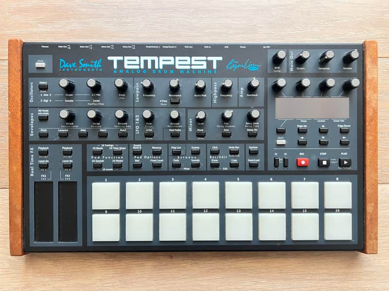 Immagine Dave Smith Instruments Tempest 6-Voice Drum Machine 2011 - 2018 - Black with Wood Sides - 1