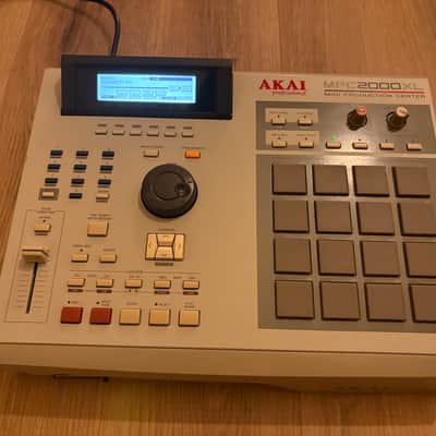 Akai MPC2000XL EB16 ALL OPTIONALS  8 OUTS EB16 CARDS READER