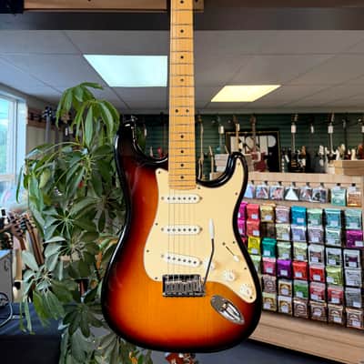 Fender American Stratocaster Maple 2004 - 3 Tone Sunburst image 1