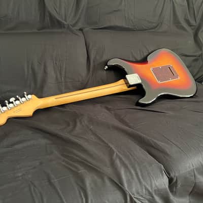 Fender Player II Modified Stratocaster with Maple Fretboard 2025 - Present - 3-Color Sunburst image 4
