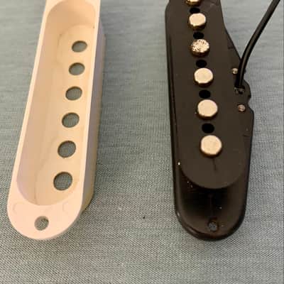 Single Coil Pickup with Aged Cover, with Screws and Springs (Aged White) image 8