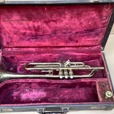 Frank Holton & Co professional trumpet / serial number  33765 /   +- 1917 made in Chicago USA floral engraving ! image 2