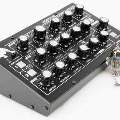 Moog Minitaur Desktop Analog Bass Synthesizer + Top Zustand + 1,5 Jahre Garantie