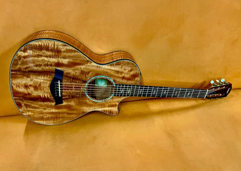 Taylor Spring Limited Edition Grand Concert Acoustic-Electric Guitar 2010 - Natural image 1