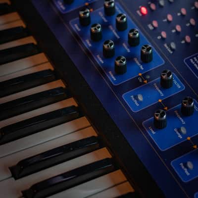 Dave Smith Instruments Poly Evolver 61-Key 4-Voice Polyphonic Synthesizer 2005 - 2011 - Blue with Wood Sides