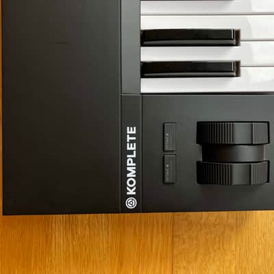 Native Instruments Komplete Kontrol A61 - Black image 4