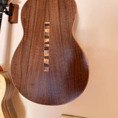 de Houtwinkel Sinker Redwood/Claro Walnut Baritone image 5