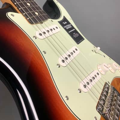Fender Vintera II ‘60s Stratocaster 2023 - 3-Color Sunburst image 3