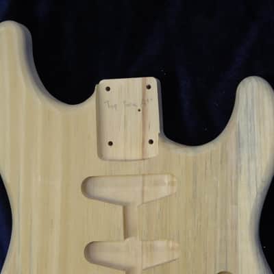 40yr Aged Pine Strat Style body - 3lbs 1oz #3671  *IMPORT CHARGES INCLUDED image 3