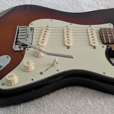 2013 Fender American Deluxe Stratocaster with Rosewood Fretboard - 3-Color Sunburst image 5