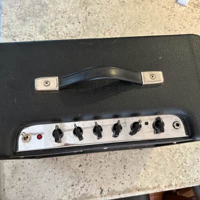 Fender Blues Junior 15-Watt 1x12" Guitar Combo image 2