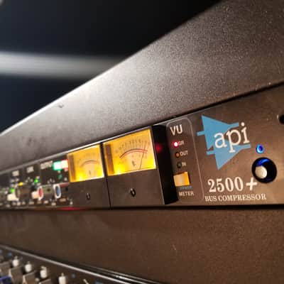 API  2500+ Buss Compressor image 1