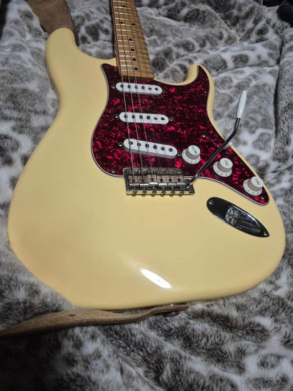 Fender Ingvar malmsteen 1999 - Yellow image 1