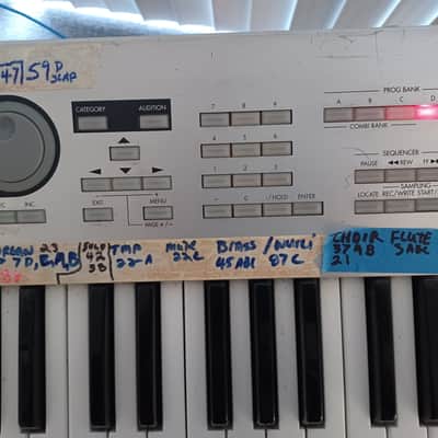 Korg Triton LE 61-Key 62-Voice Polyphonic Workstation 2000 - 2002 - Silver, includes SCUZZIE Drive interface ($125.00 option) image 4