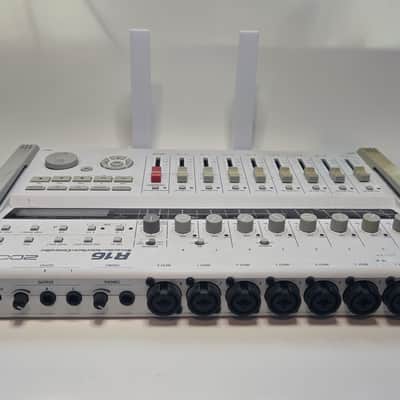 Zoom R16 16-Track SD Recorder, USB Audio Interface & Control Surface image 3
