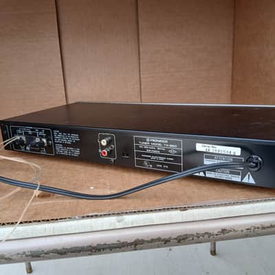Pioneer TX-950 FM/AM DIGITAL SYNTHESIZER TUNER. Good Working Condition image 2