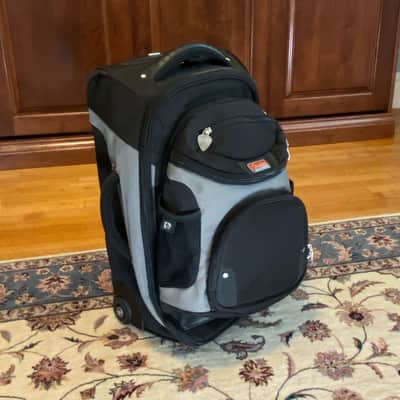 Fender - Wheeled Suitcase with Detachable Gig Bag Back Pack image 2