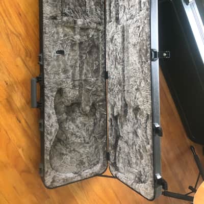 Fender Deluxe Molded Bass Case 2018 Black image 3