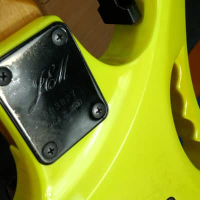 Ibanez JEM777DY Desert Yellow – 1988 First Generation Steve Vai Signature – Disappearing Pyramid Inlays – Original Pink Logo Ibanez Case image 10
