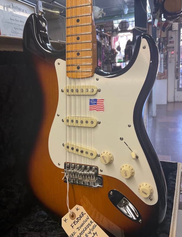 Fender Eric Johnson Stratocaster with Maple Fretboard 2005 - Present - 2-Color Sunburst