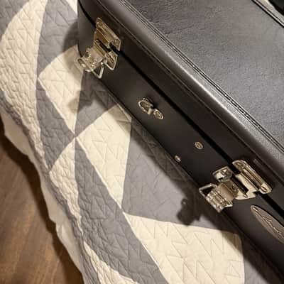 Lowden F-35 + California Sinker Redwood ARM REST - Satin image 13